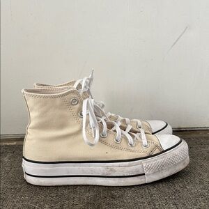 Chuck Taylor All Star Lift Platform Canvas in Cream
